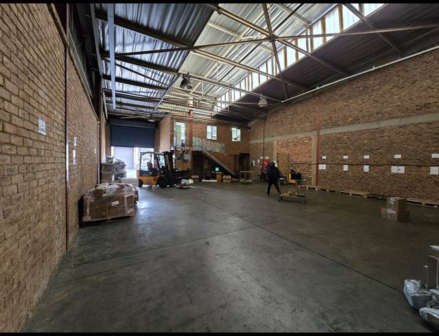 350M² WAREHOUSE TO LET IN MEADOWDALE